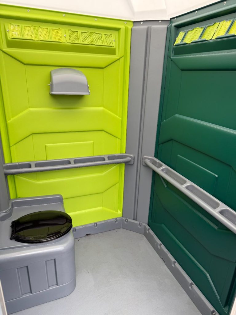 cassies cans portable restooms-019