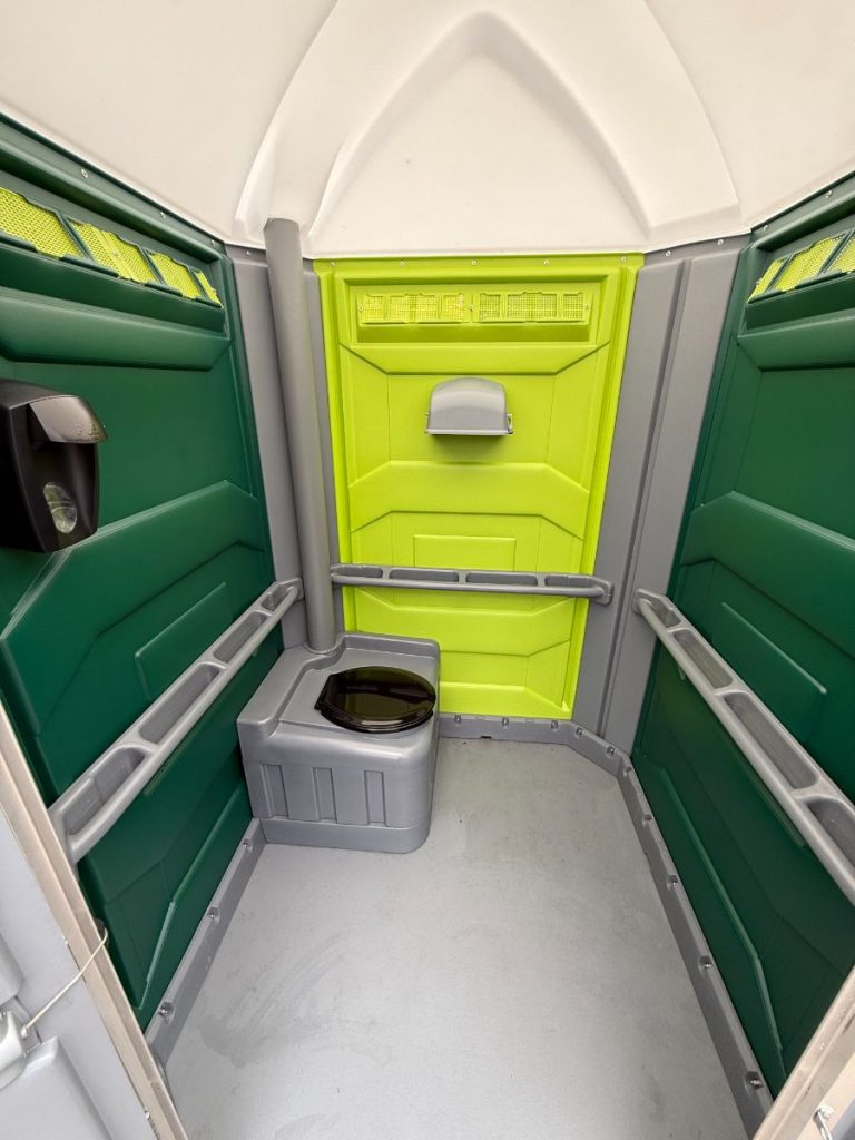 cassies cans portable restooms-020