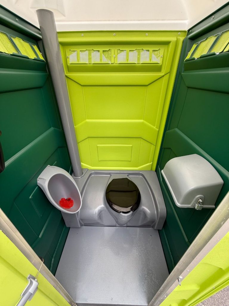 cassies cans portable restooms-028