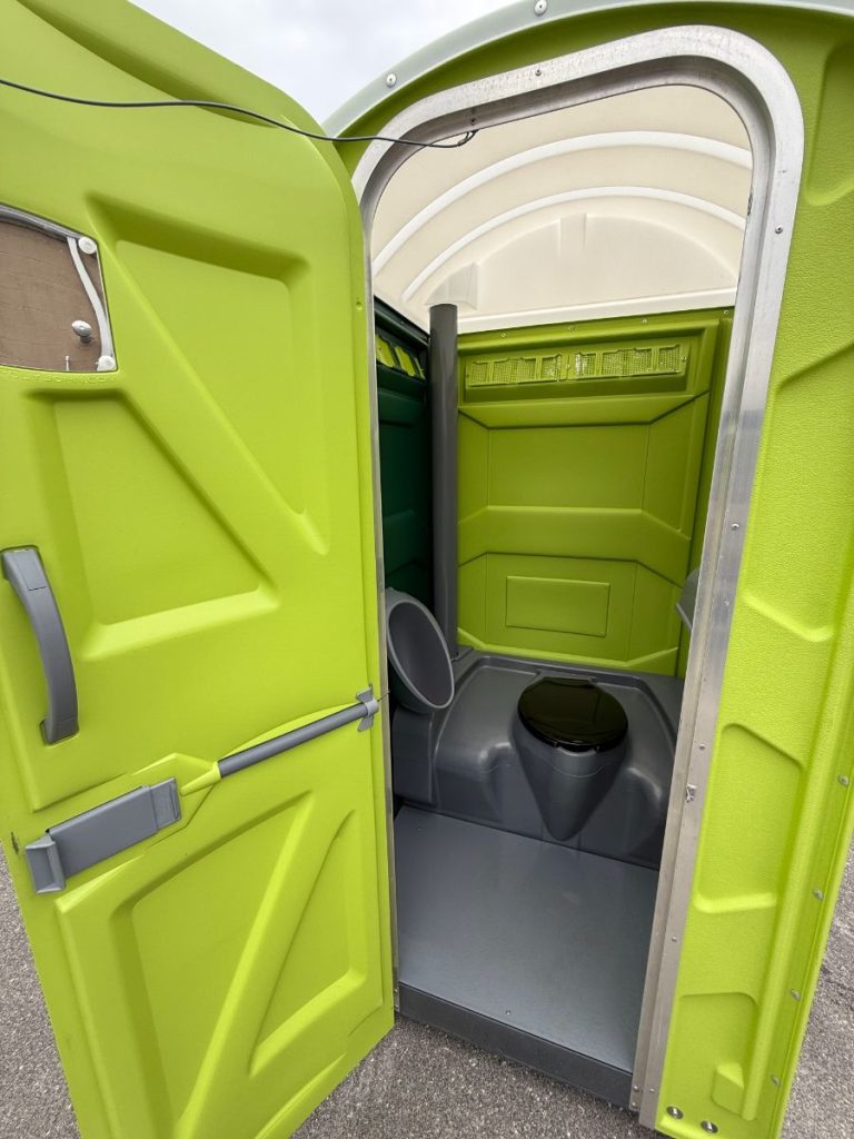 cassies cans portable restooms-030