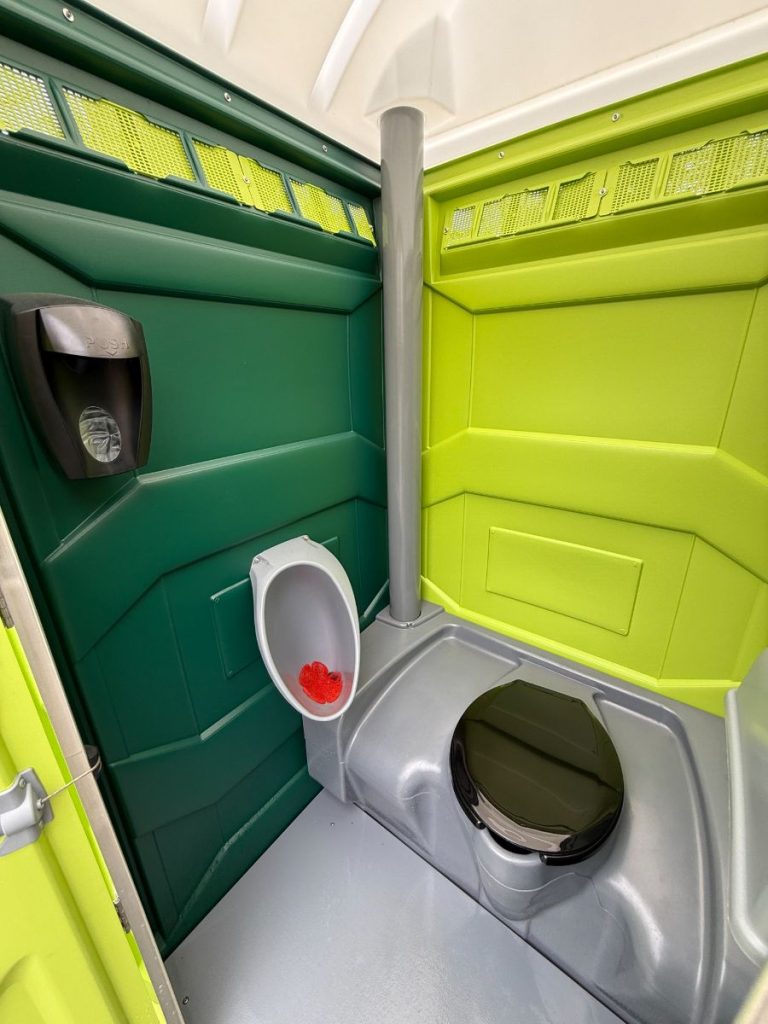 cassies cans portable restooms-031